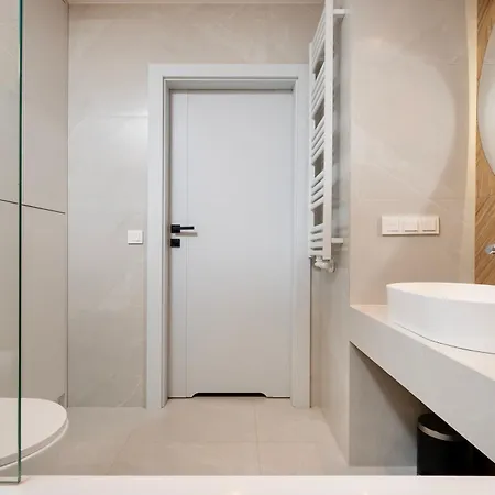 Milionowa Deluxe By Bookinghost * Łódź