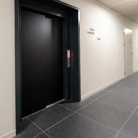 Milionowa Deluxe By Bookinghost