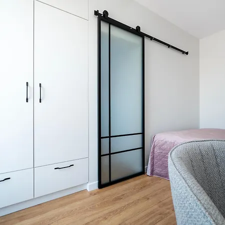 Milionowa Deluxe By Bookinghost