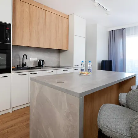 Milionowa Deluxe By Bookinghost *