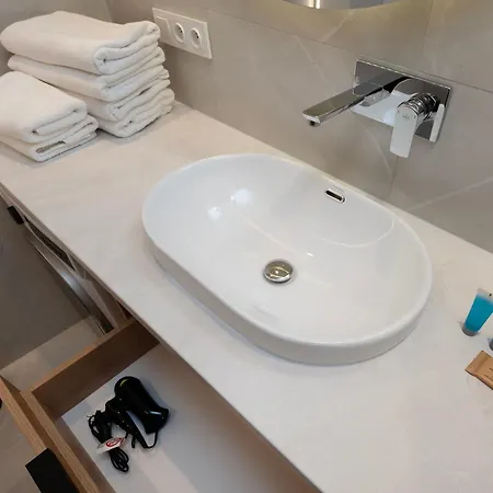 Milionowa Deluxe By Bookinghost * Łódź