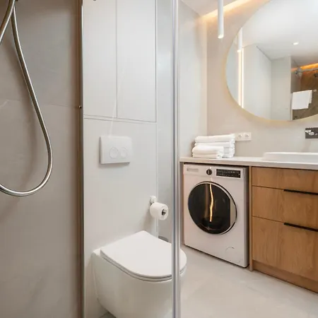 Milionowa Deluxe By Bookinghost *