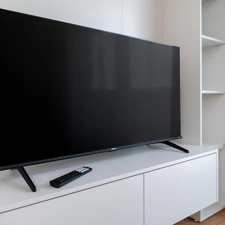 Milionowa Deluxe By Bookinghost