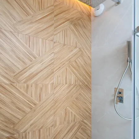 Milionowa Deluxe By Bookinghost