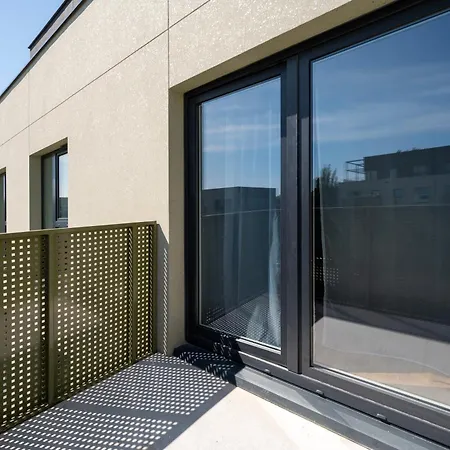 Milionowa Deluxe By Bookinghost