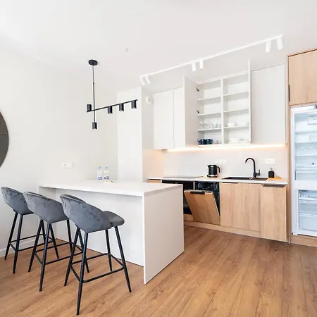 Milionowa Deluxe By Bookinghost *