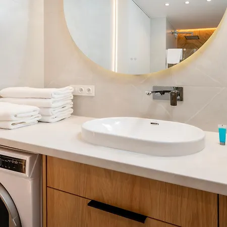 Milionowa Deluxe By Bookinghost *