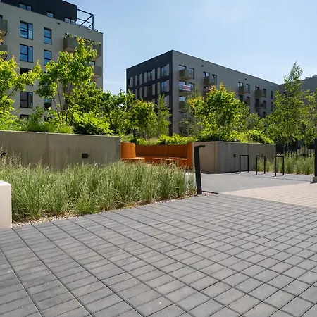 Milionowa Deluxe By Bookinghost