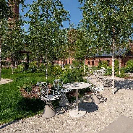 Milionowa Deluxe By Bookinghost