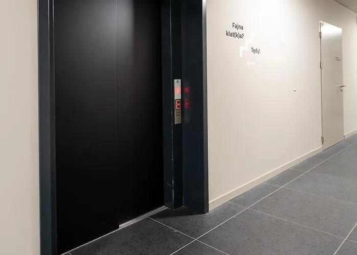 Milionowa Deluxe By Bookinghost