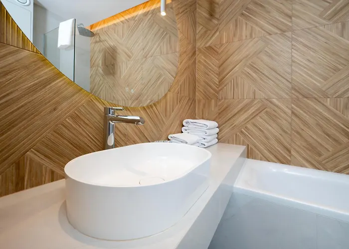 Milionowa Deluxe By Bookinghost *