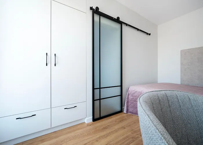 Milionowa Deluxe By Bookinghost