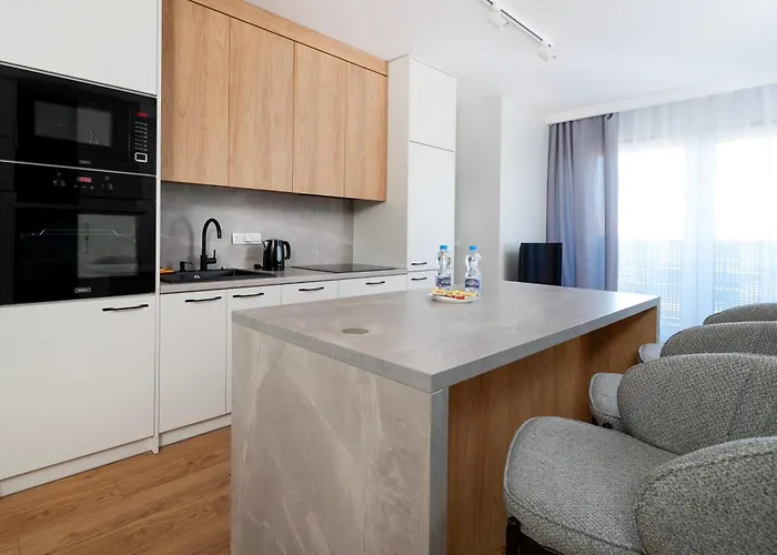 Milionowa Deluxe By Bookinghost *