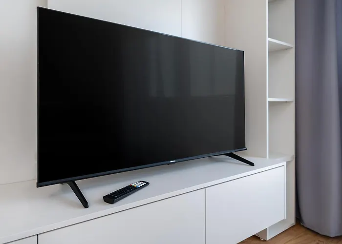 Milionowa Deluxe By Bookinghost