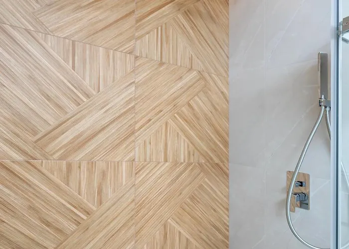 Milionowa Deluxe By Bookinghost