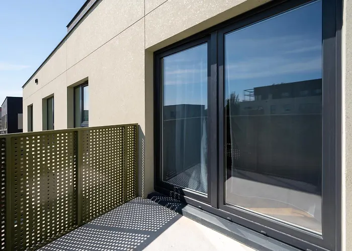 Milionowa Deluxe By Bookinghost