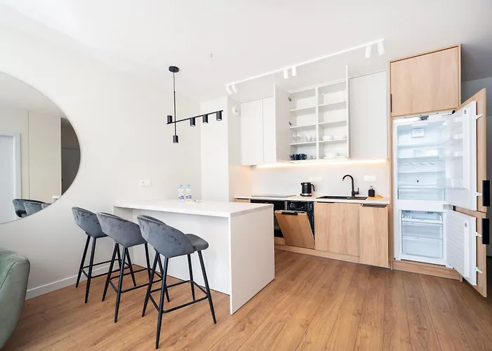 Milionowa Deluxe By Bookinghost *