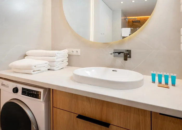 Milionowa Deluxe By Bookinghost *