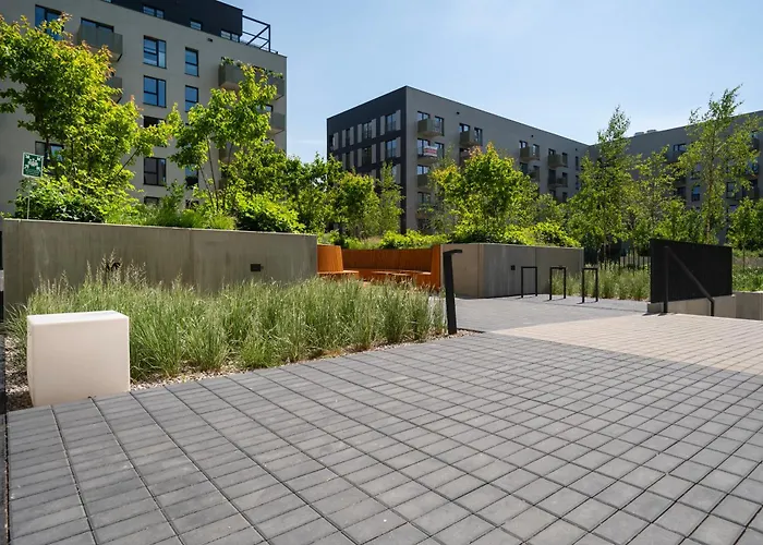 Milionowa Deluxe By Bookinghost